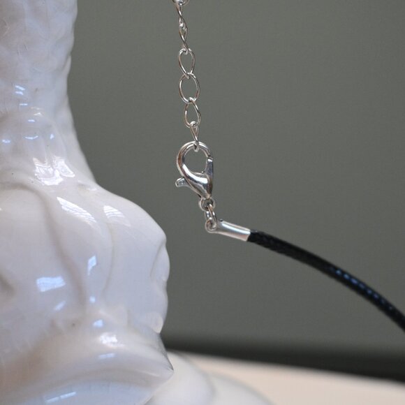 VTG Black Leather Cord Necklace w/ Oval Mother Of Pearl Set In Silver Tone 17.5" - Picture 4 of 7